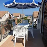 Mansarda Marina 캄포펠리체 디 로첼라