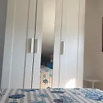 펜션 Mansarda Marina 캄포펠리체 디 로첼라